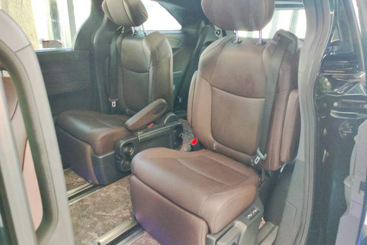 Used Toyota Granvia 2023 2.5L Hybrid Flagship VIP Edition
