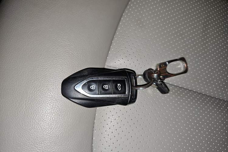 Used Zotye Z700 2016 1.8T Manual Luxury Model Vehicle Key