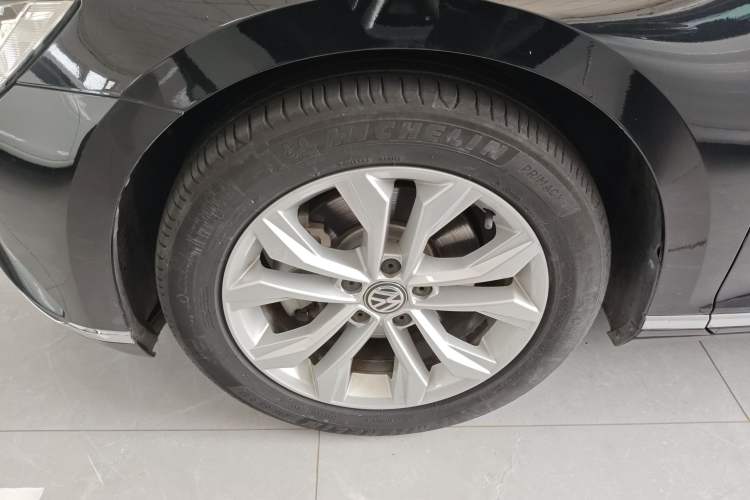 Used Volkswagen Magotan 2018 Facelift 330TSI DSG Luxury Model Left Front Wheel Hub