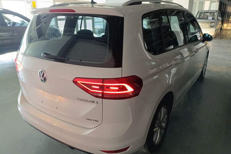 Used Volkswagen Touran 2016 Volkswagen Touran L 280TSI DSG Comfort Edition