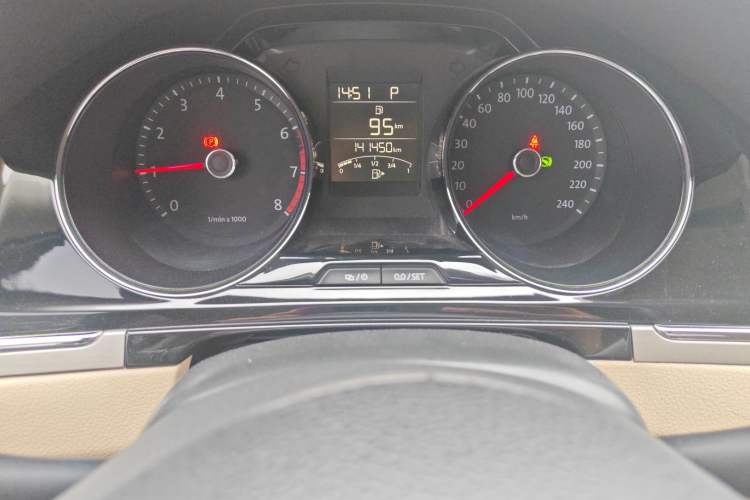 Used Volkswagen Bora 2013 1.6L Automatic Comfort Model Instrument Cluster