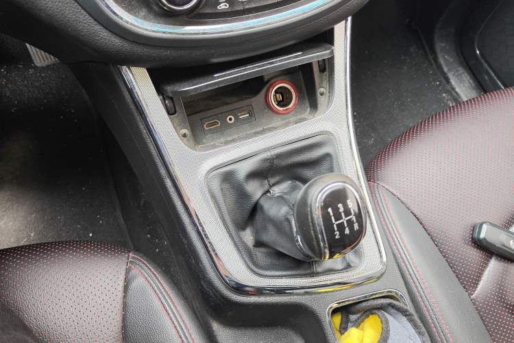 Used Baojun 560 2015 1.8L manual luxury version