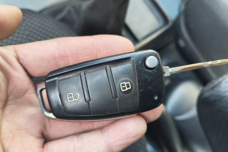 Used JAC Group Refine 2015 2.0L Shuttle Gasoline Long-Wheelbase Standard Version HFC4GA3-3D
