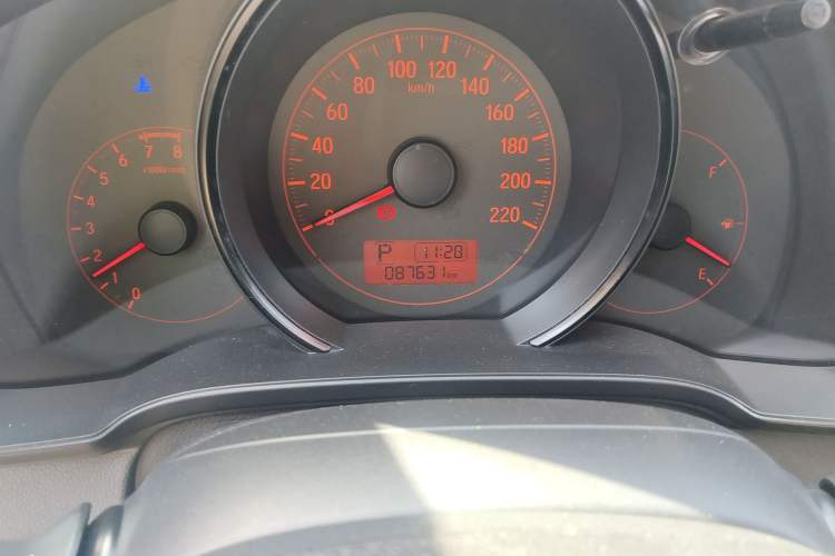 Used Honda Fit 2014 1.5L LX CVT Comfort Model Odometer Close Up