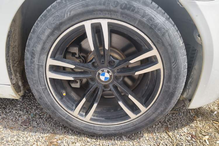 Used BMW 5 Series 2014 525Li Leading Model
