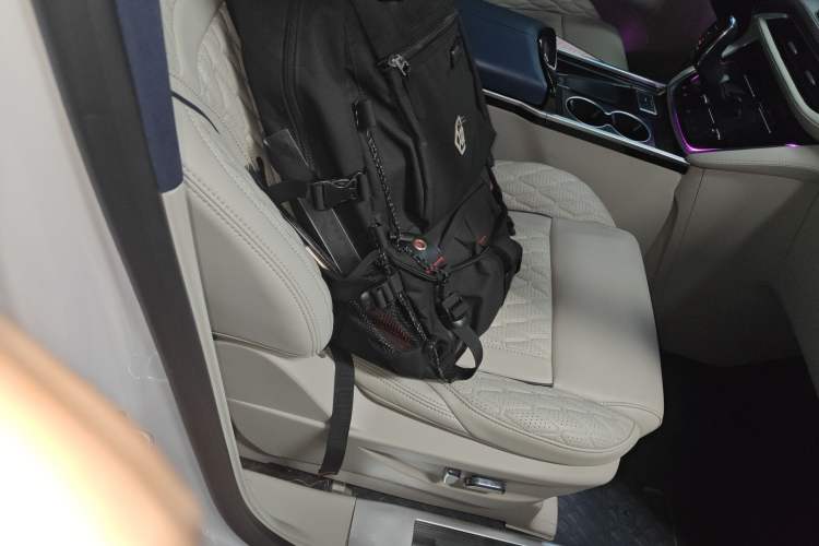 Used Buick GL8 2021 ES Landtrek 653T Comfort Edition Right Front Seat