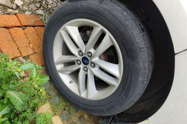 Used Ford Edge 2017 EcoBoost 245 Two-Drive Platinum Edition 5 Seats Right Rear Wheel Hub