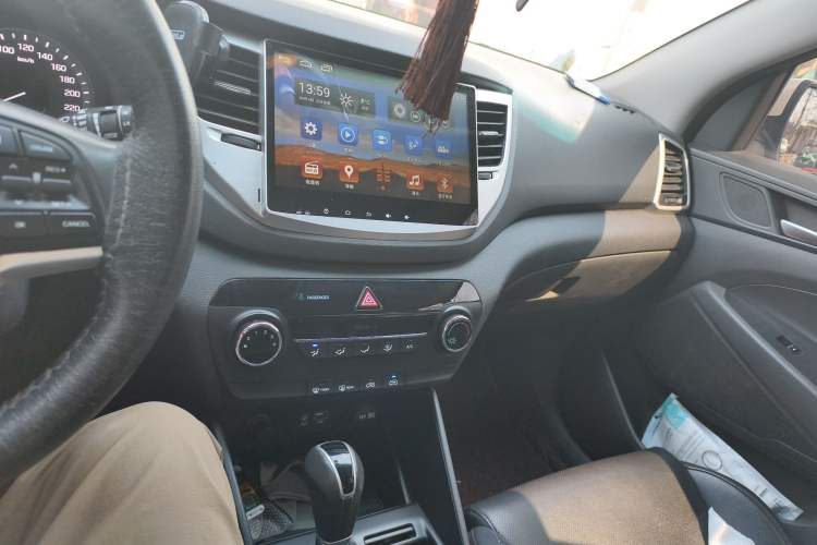 Used Hyundai Tucson 2015 2.0L Automatic Two-Wheel Drive Smart Version