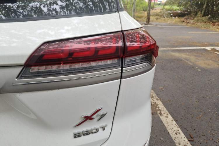 Used CHANGAN OSHAN X7 2020 1.5T Automatic Elite Edition Right Rear Taillight