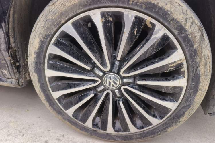 Used Volkswagen Passat 2016 330TSI DSG Prestige Edition Right Front Wheel Hub