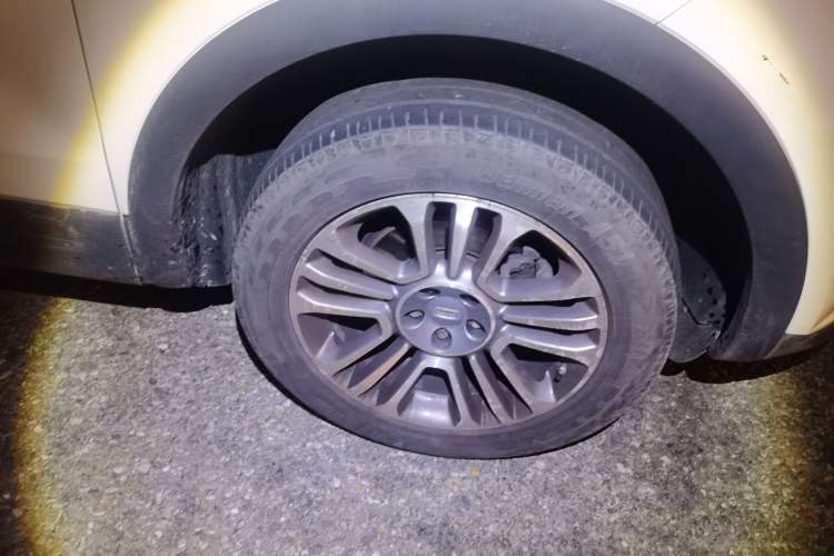 Used Qoros 5 2017 1.6T Automatic Prestige Model Right Front Wheel Hub