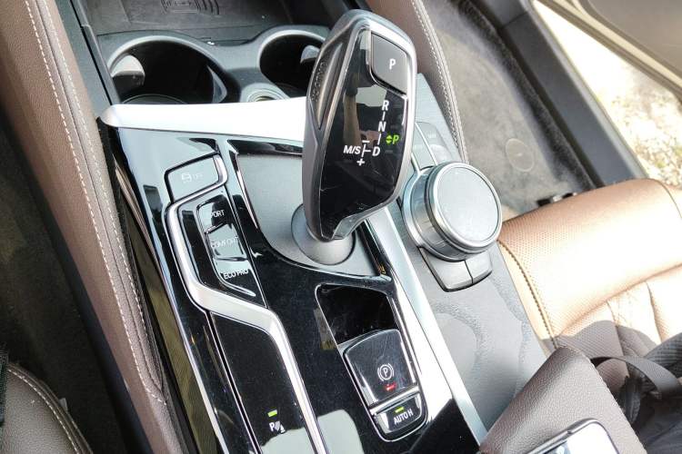 Used BMW 5 Series 2022 Second Facelift 530Li Leading Edition M Sport Package Gear Lever