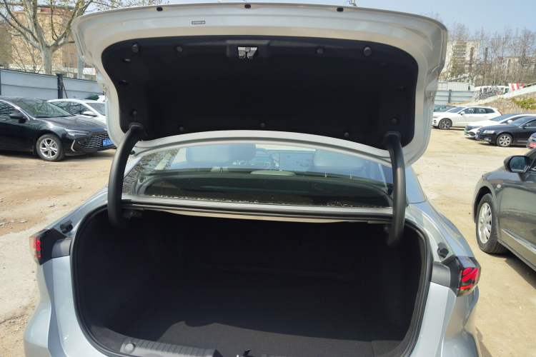 Used Geely Galaxy L6 2025 EM-i 140km Starship Edition Trunk