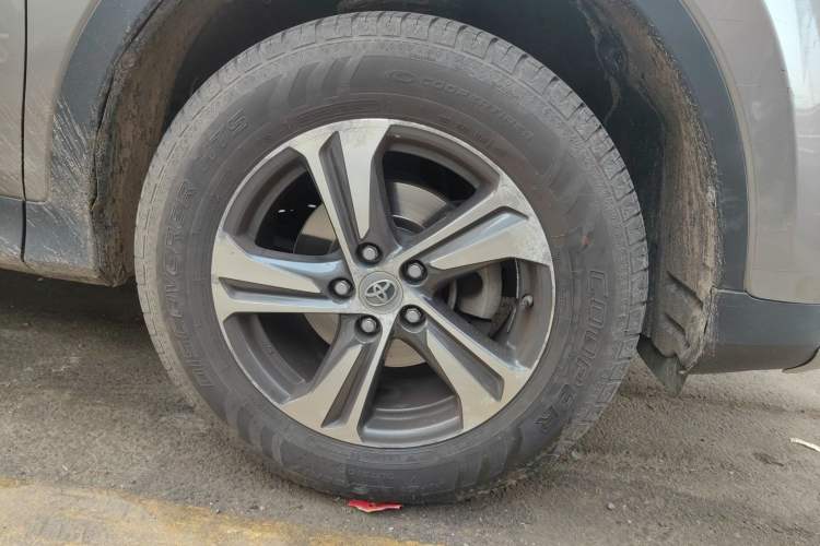 Used Toyota RAV4 2015 2.0L CVT Two-Wheel Drive Fashion Edition