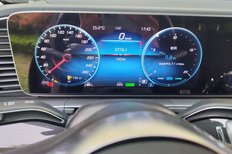 Used Mercedes-Benz GLS 2023 Second Facelift GLS 450 4MATIC Stylish Version Odometer Close Up