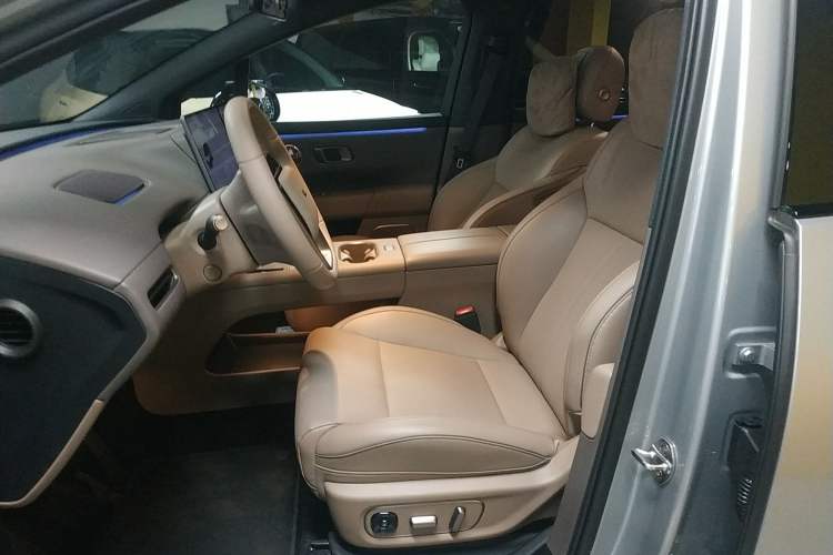 Used Li Auto Li Auto i6 2025 Model Two-Wheel-Drive Standard Type
