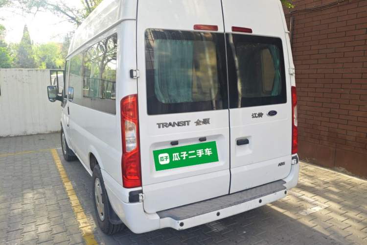 Used Ford Transit Custom 2013 2.4T Diesel Economical Logistics Vehicle Short Wheelbase Mid-Roof China III Standard

