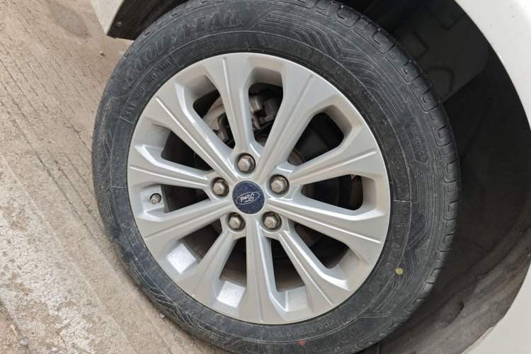 Used Ford Escort 2015 1.5L Automatic Fashion Model
