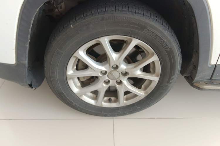 Used Jeep Cherokee 2017 2.0L Superior Edition Left Front Wheel Hub