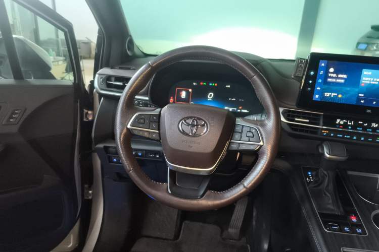 Used Toyota SIENNA 2021 2.5L Hybrid Platinum Edition
