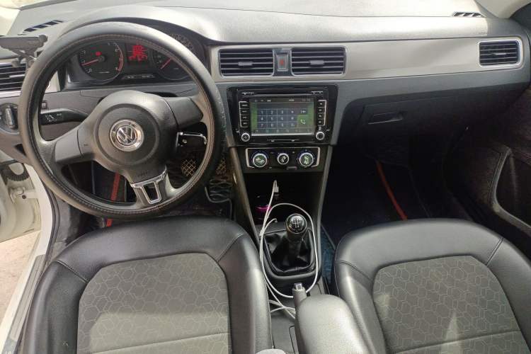 Used Volkswagen Santana 2015 1.6L Manual Comfort Edition Center Console