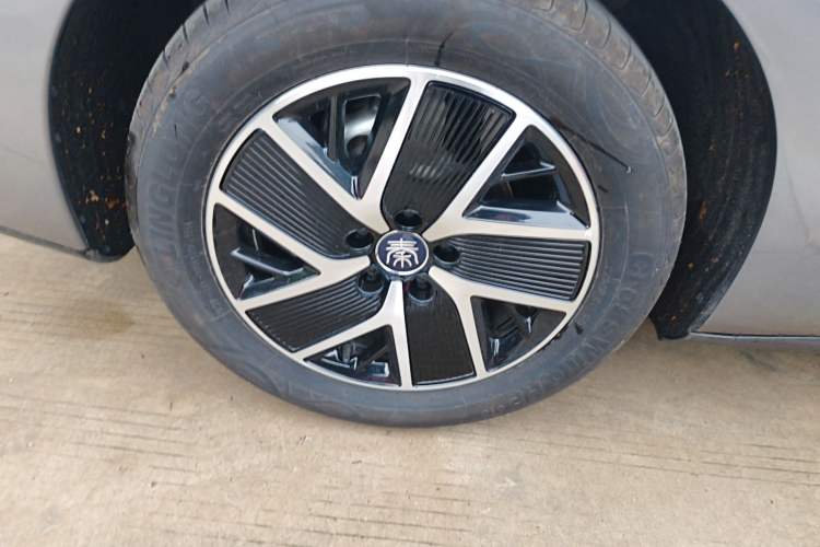 Used BYD Qin L 2024 DM-i 80KM Beyond Model Right Rear Wheel Hub