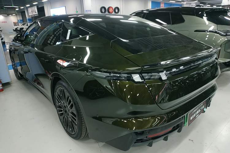 Used Lynk & Co Lynk & Co 10 EM-P 2025 Model 240 All-Wheel Drive Ultra—Sport Edition