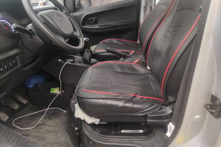 Used Chana Ruixing M60 2023 1.6L CNG Comfort-Grade 6-Seater Passenger Vehicle
