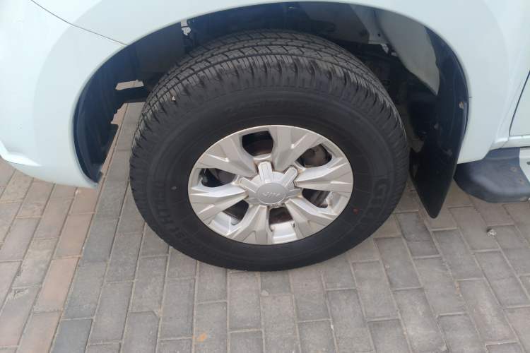 Used Isuzu JLM 2020 2.5T Two-Wheel Drive Diesel Leading-Edge Version JE4D25Q6A Meeting China VI Emission Standards