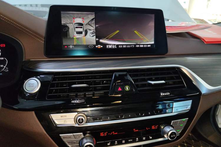 Used BMW 5 Series New Energy 2020 Mileage Upgrade Version 530Le Luxury Package Audio And AC Panel