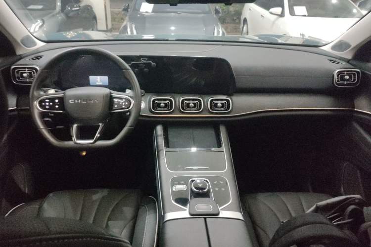 Used Chery Tiggo 9 2023 2.0T Dual-Clutch Two-Wheel Drive Leading Edition 5 Seats Center Console