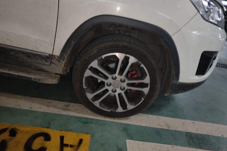 Used BAIC Senova X35 2016 1.5L Manual Luxury Edition Right Front Wheel Hub