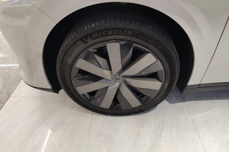 Used Li Auto i6 2025 Model Two-Wheel-Drive Standard Type Left Front Wheel Hub