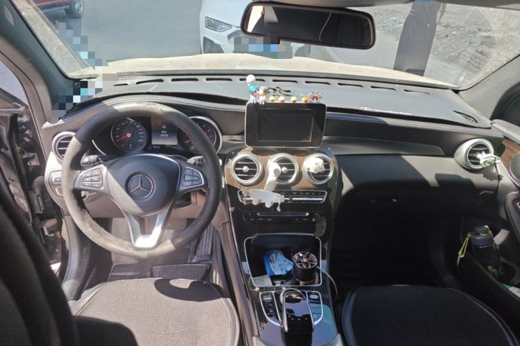 Used Mercedes-Benz GLC 2017 GLC 260 4MATIC Luxury Model Center Console