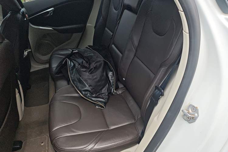 Used Volvo V40 2015 1.6T Zhiyi Edition
