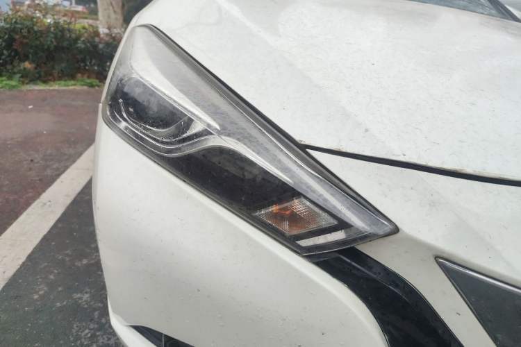 Used Nissan Lannia 2016 1.6L CVT Smart Cool Edition Right Front Headlight