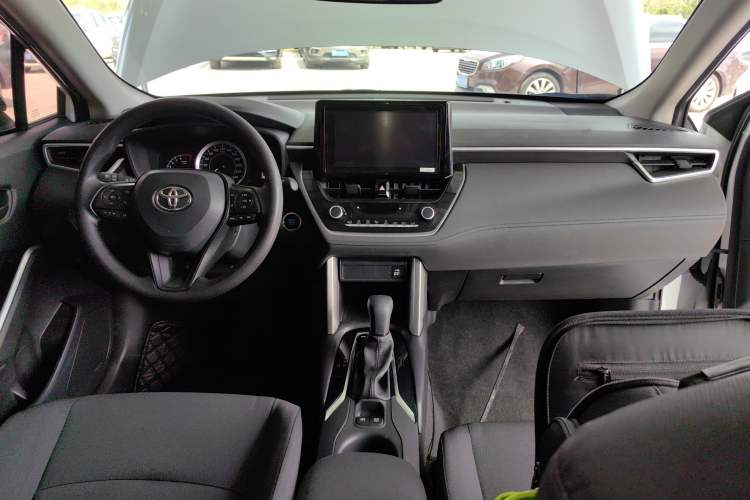 Used Toyota Corolla Cross 2022 2.0L Elite Edition Center Console