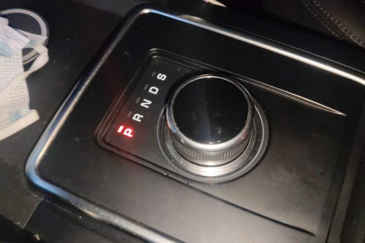 Used Land Rover Discovery Sport 2018 240 PS HSE LUXURY Edition Gear Lever