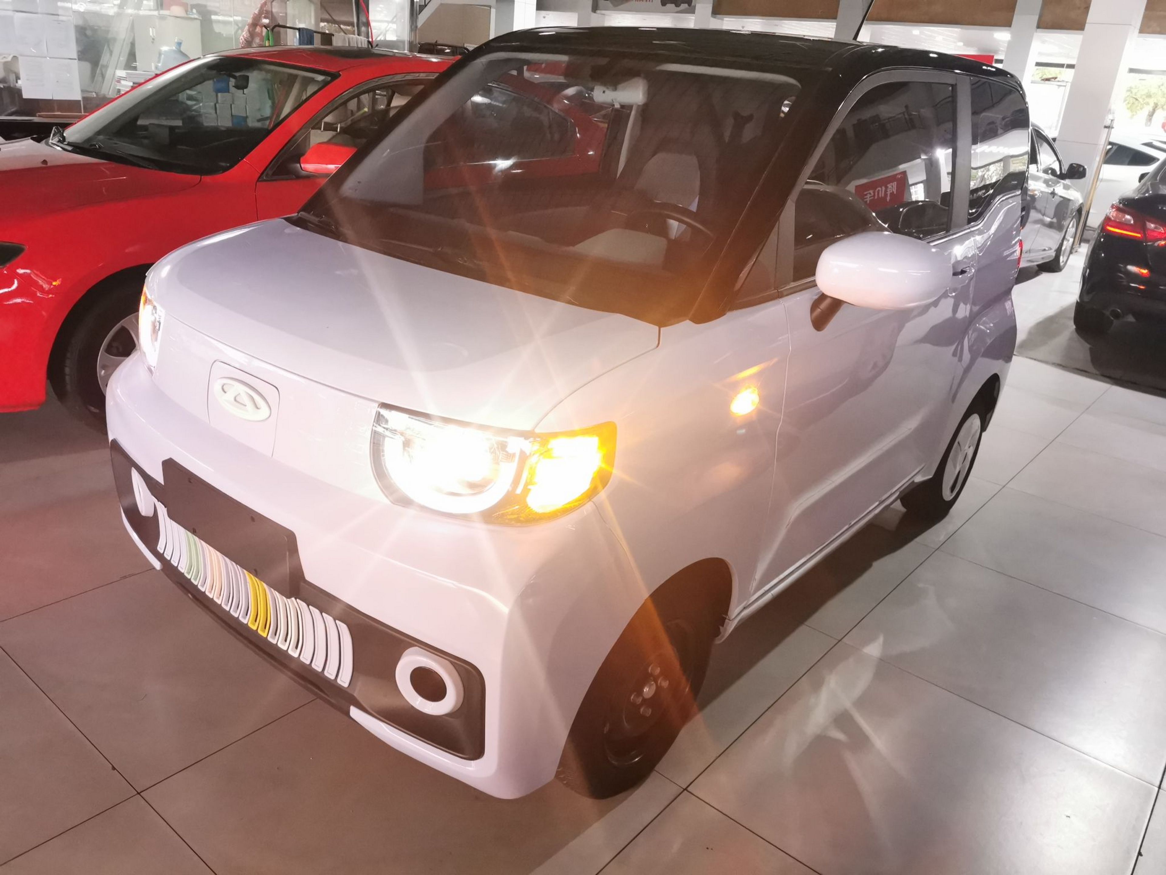 Под передней частью автомобиля