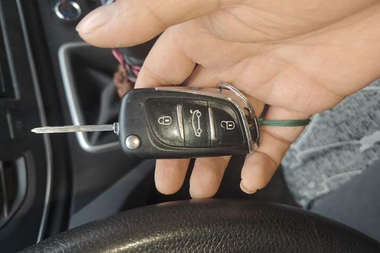 Used SAIC MAXUS Xintu V80 2021 2.0T PLUS Manual Commercial Vehicle Mid-Height 9-Seater with Three Rows
