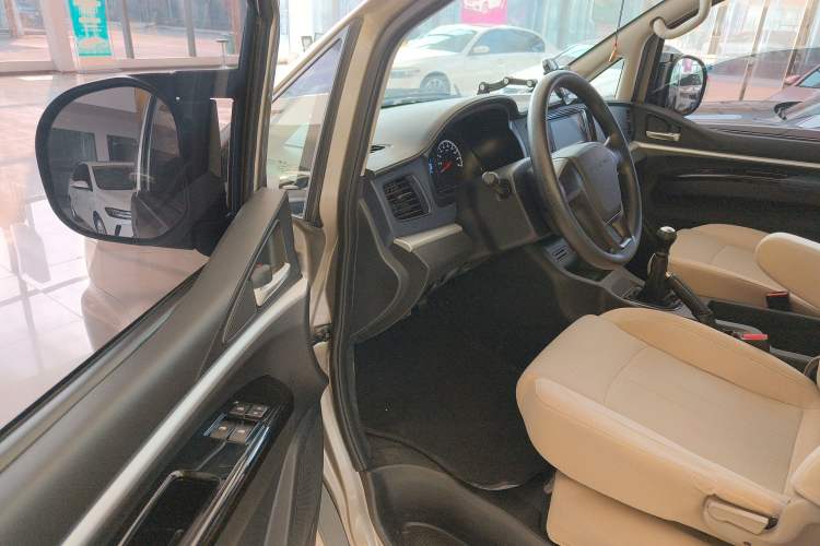 Used FORTHING Lingzhi 2023 M5L 1.6L Base Model 7 Seats Driver Seat