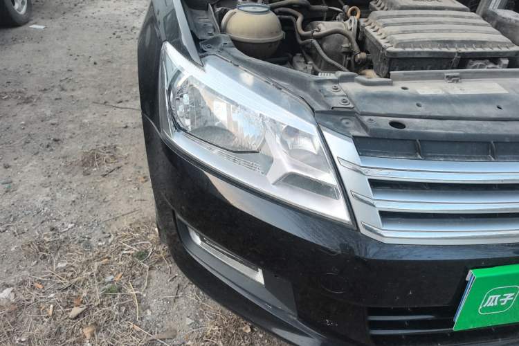 Used Volkswagen Santana 2015 1.6L Manual Comfort Edition Right Front Headlight