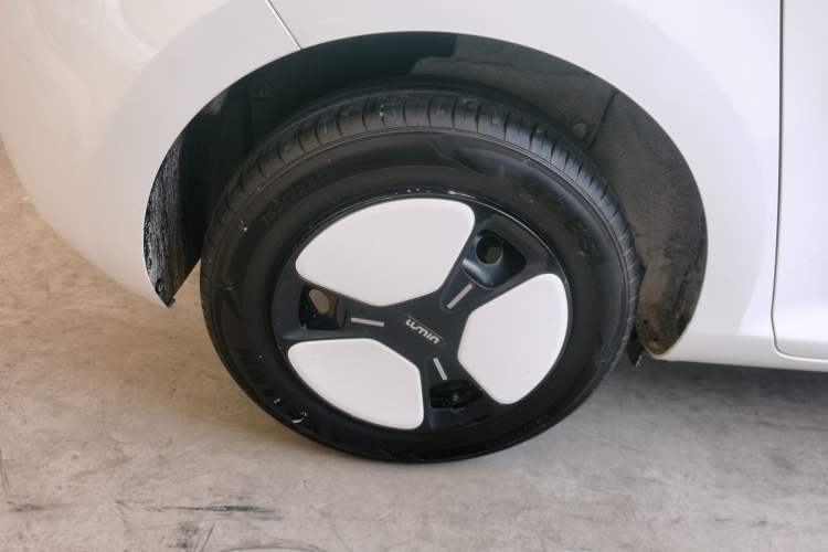 Used CHANGAN NEVO Lumin 2022 155 km – Refreshingly Sweet Edition Exterior 5