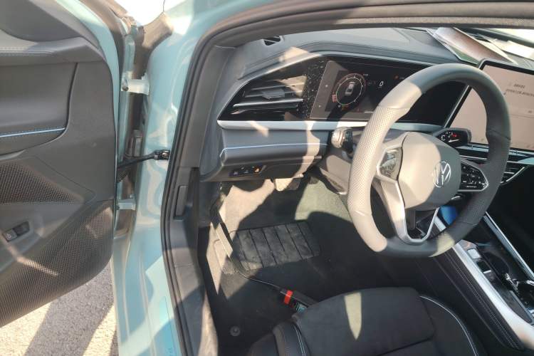 Used Volkswagen Passat 2025 Pro 380TSI Starry Dragon Luxury Edition
