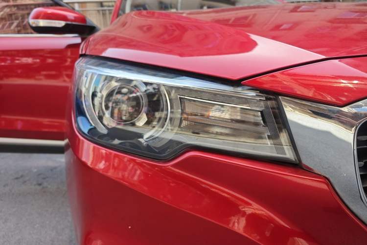 Used MG ZS 2017 1.5L Automatic Luxury Edition Right Front Headlight