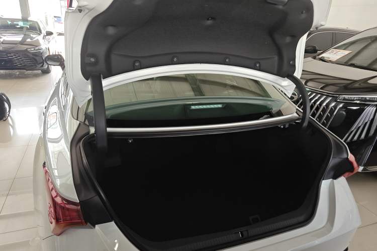 Used Toyota Avalon 2024 Dual-Engine 2.5L XLE Premium Edition