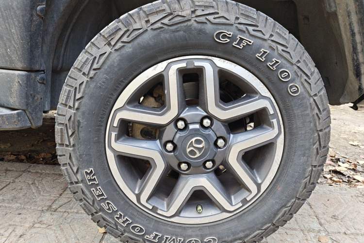 Used BAIC Off-Road BJ40 2016 40L 2.3T Automatic All-Wheel Drive Premium Edition Right Front Wheel Hub