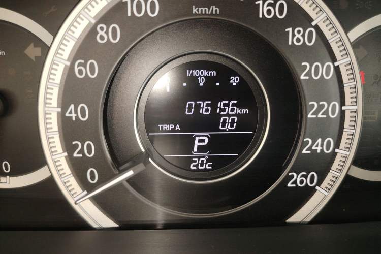 Used Honda Accord 2015 2.0L LX Comfort Edition Odometer Close Up