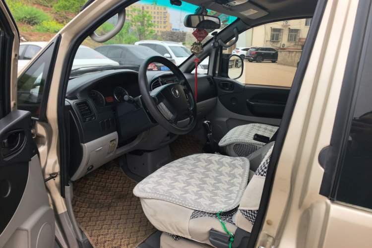 Used FORTHING Lingzhi 2017 M3L 1.6L 7-Seater Comfort Model Driver Seat