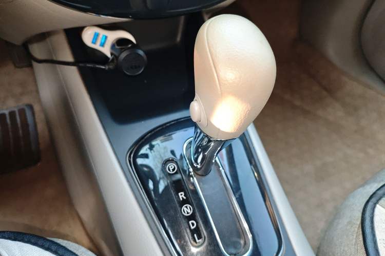 Used Nissan Tiida 2011 1.6L Manual Smart Version Gear Lever